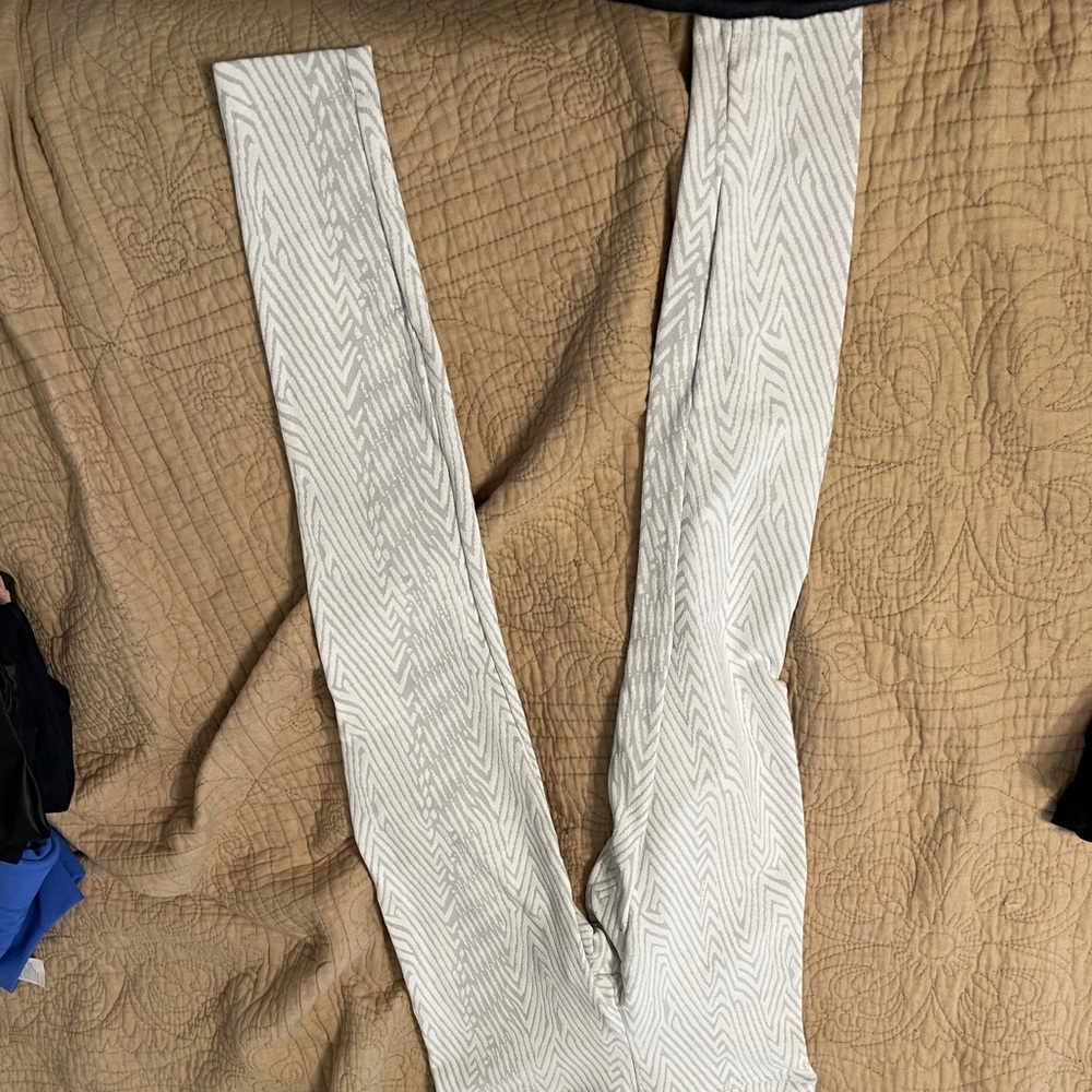 Athletic leggings